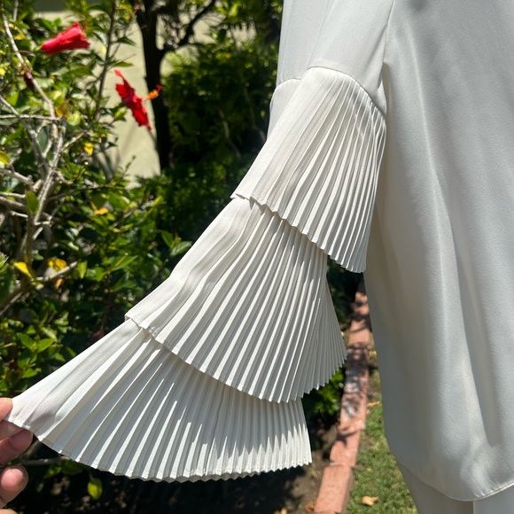 100% Polyester - Picture 2 of 9